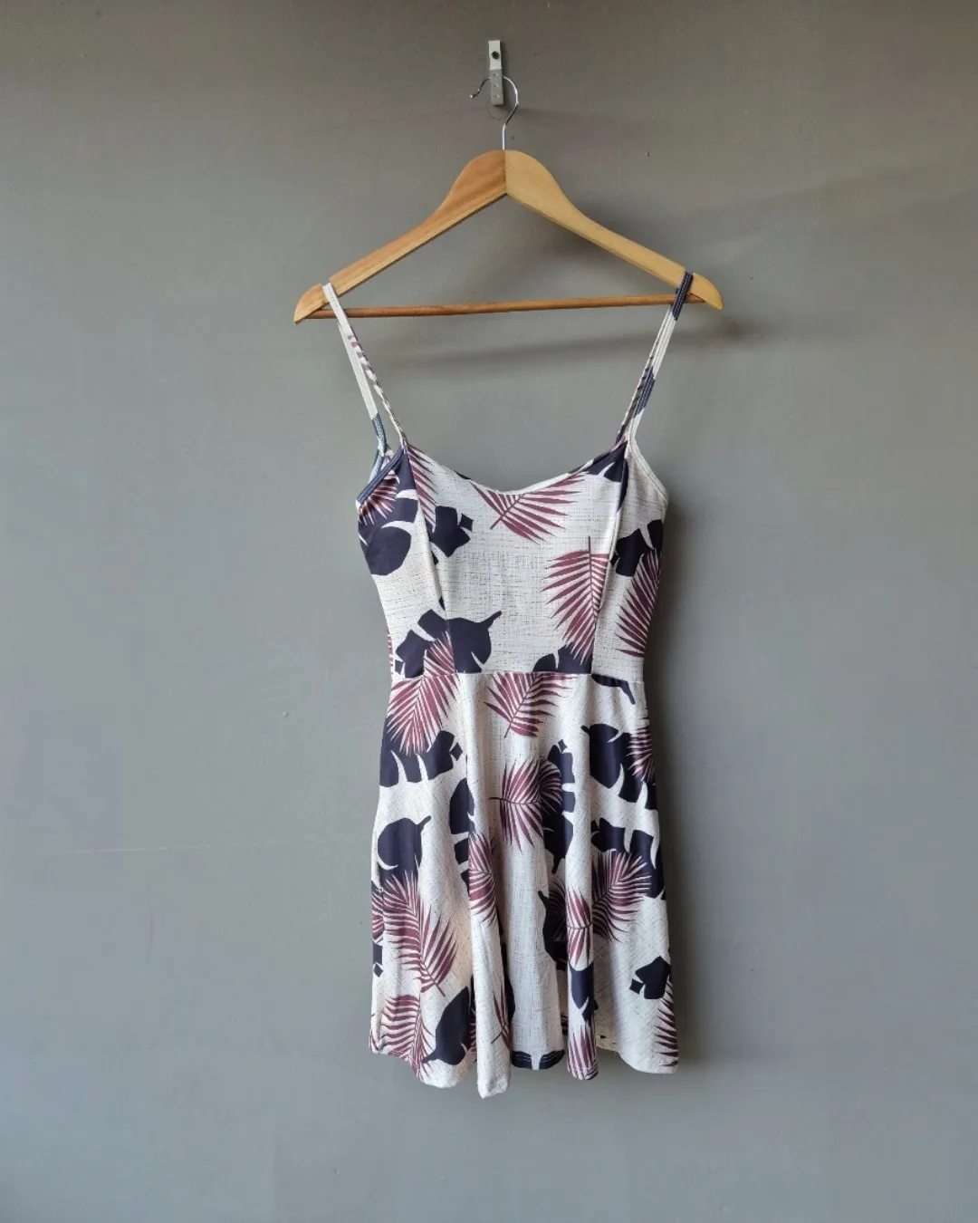 Vestido Curto Estampado com Alça